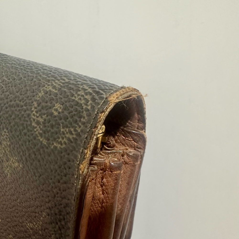 Louis Vuitton Monogram Sarah Wallet - Picture 15 of 16